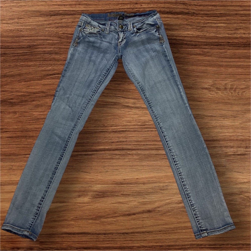 Antique Rivet Women's Blue Wash Distressed Skinny Jeans Size 27